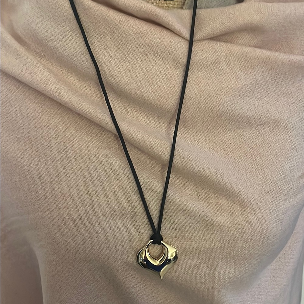 Puffy Heart Style Pendant Necklace - Picture 3 of 4